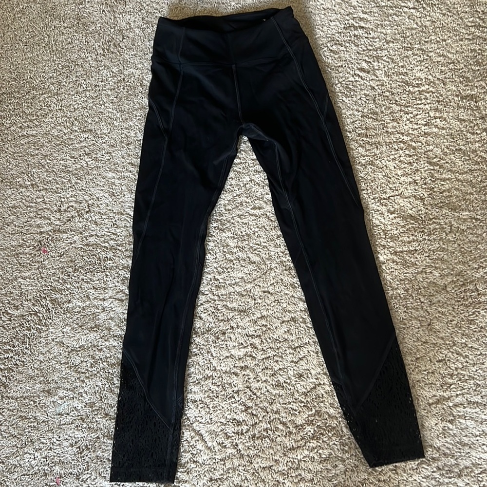 I’m selling girls xs PINK leggings for 15$